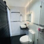 Deluxe Suite Bathroom