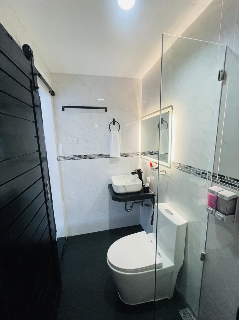 Deluxe Suite Bathroom